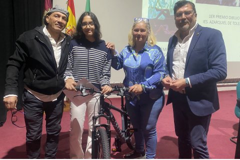 PRIMER PREMIO EN CONCURSO DE DIBUJO.